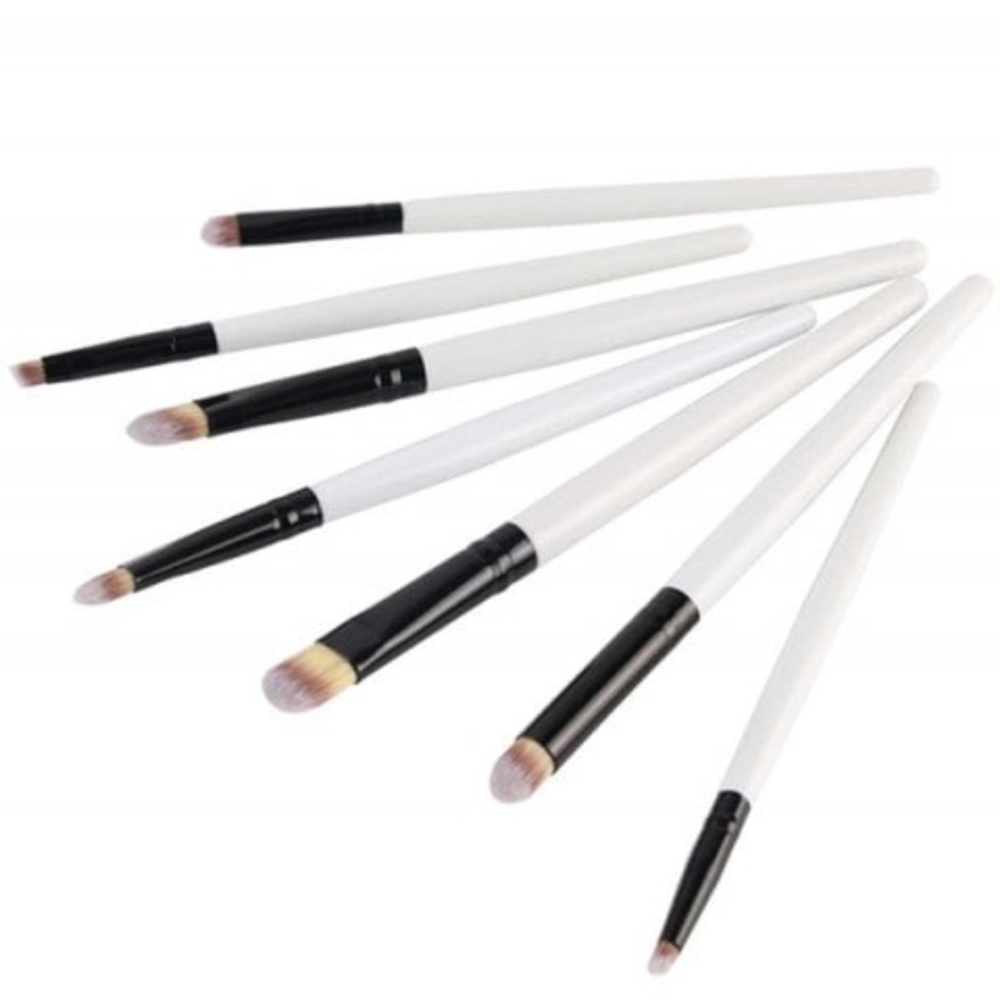Eye shadow brushes